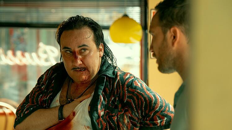 M&uuml;ckerl (Florian Carove, links) ist ein Kollege von Joseph und entpuppt sich als ein weiterer falscher Freund f&uuml;r ihn und Charly (Frederick Lau).