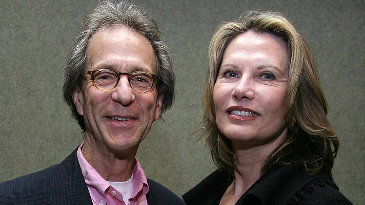 Heute lebt Maud Adams abseits des Blitzlichtgewitters: Mit ihrem zweiten Ehemann Charles Rubin f&uuml;hrt sie einr&uuml;ckgezpgenes Leben in Beberly Hills.