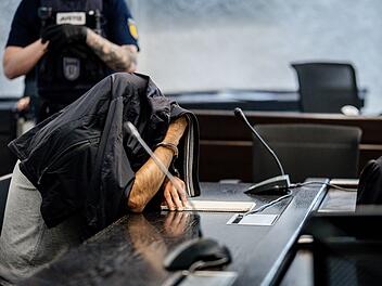 Zw&ouml;lf Jahre Haft im Prozess um verweste Kofferleiche
