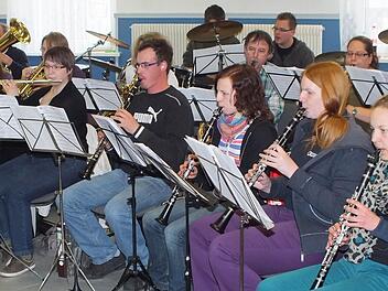 Gerade die jungen Musiker sind in den Vereinen gut vertreten, die im Landkreis Bad Kissingen dem Nordbayerischen Musikbund angehören.  Unser Bild zeigt die Bläservereinigung Burkardroth beim Proben.  Foto: Björn Hein