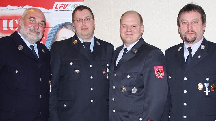 Wechsel an der Spitze: Kurt Abersfelder (von links), übergibt den zweiten Vorsitz an Dirk Haydu. Sven Wiesner übernimmt das Amt des ersten Vorsitzenden von Günther Übelacker. Foto: Ulrike Müller