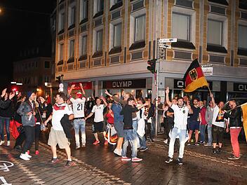 Toooor, Toooooooor, Tooooooooooooor! Endlich dürfen die deutschen Fans auch mal gegen Italien jubeln.  Fotos: RiegerPress