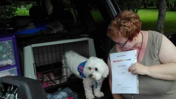 Bianca Müller und Socke nach bestandener Prüfung Foto: Bianca Müller