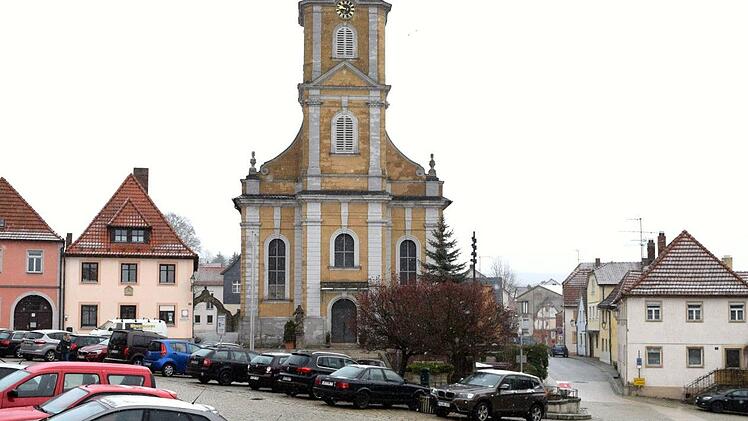 Welche M&ouml;glichkeiten sich auf dem Marktplatz und in dessen Umfeld bieten, dar&uuml;ber soll ein Parkraum- und Hochbaukonzept, vorbehaltlich der Zustimmung zum vorzeitigen Ma&szlig;nahmenbeginn durch die Regierung von Oberfranken, Aufschluss geben.  Fotos: Dieter Radziej