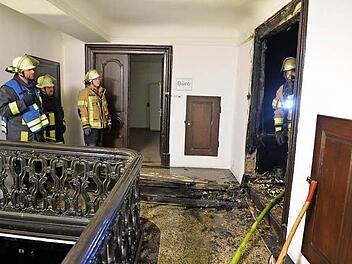 Das Feuer wurde zum Glück entdeckt, ehe es auf das hölzerne Treppenhaus in der Oberen Sandstraße 7 übergegriffen hat. Foto: Ronald Rinklef