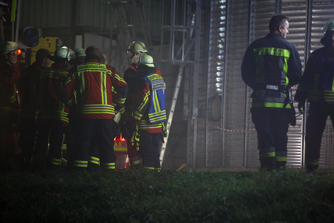 Großeinsatz in Draisendorf: Brand und Verpuffung bei Mühle – großer Schaden
