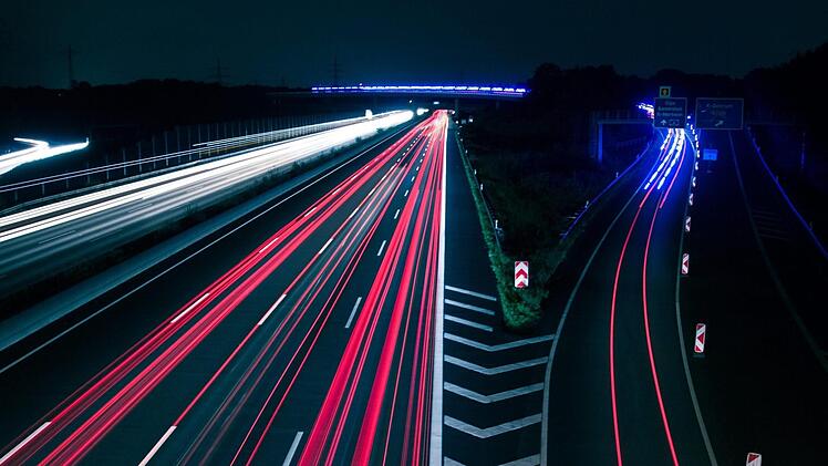 Ein 77-Jähriger ist an Heiligabend im Landkreis Coburg rund zehn Kilometer auf der A73 in die falsche Richtung gefahren.