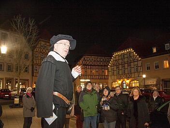 Münnerstadts Nachtwächter Rainer Kirch soll beim Imagefilm zum Stadtjubiläum mitwirken. Schauspieler werden historische Persönlichkeiten darstellen. Foto: Archiv/Oliver Schikora