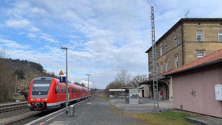 Am Münnerstädter Bahnhof soll eine Sammelschließanlage für Fahrräder errichtet werden. Der Antrag der Grünen fand im Stadtrat einhellige Zustimmung. Foto: Thomas Malz