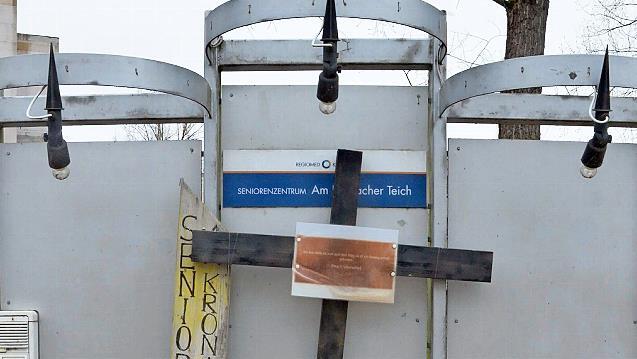 Da hatte wohl jemand die Einrichtung schon abgeschrieben. Doch jetzt gibt es neue Hoffnung für das brach liegende Seniorenheim.