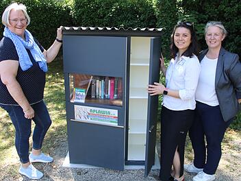 Kitzingen: Wegen gro&szlig;er Beliebtheit - Stadt stellt weiteren B&uuml;cherschrank auf