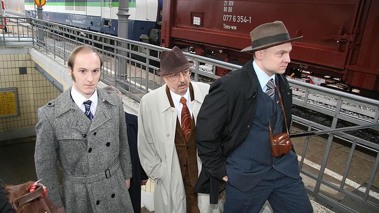 Mimen Journalisten und Stasibeamte (von links): Bendict Lehmann, Hans Hofmann und Georg Mädl. Fotos: Sonja Adam