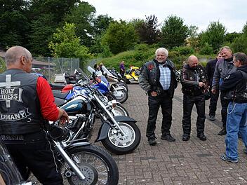 Die Maschinen und die "Kutten" unterscheiden sich kaum von anderen Motorradclubs. Nur die Aufschriften auf den Kutten und die religiöse Einstellung sind bei den "Holy-Riders" ganz anders. Fotos: Peter Rauch