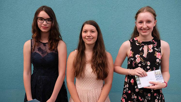 Die Besten aus der 10aM: Ramona Hahn, Josefine Kwasny und Leonie Hoffmann.