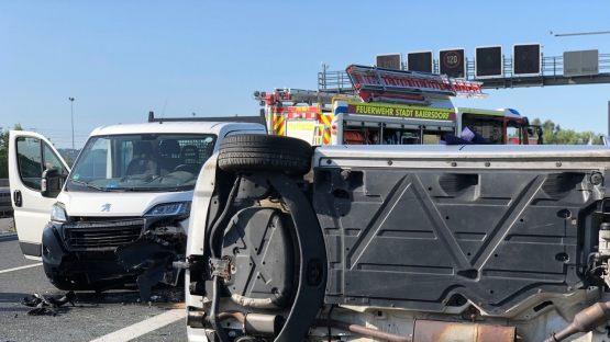 In dem umgest&uuml;rzten Auto erlitt die Fahrerin mittelschwere Verletzungen. Foto: Sebastian Weber, Kreisbrandinspektion ERH