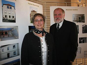 Endlich haben sie es geschafft: Hinter Michaela und Reinhard Hüßner liegen tausende Stunden harter Arbeit. Foto: Daniela Röllinger