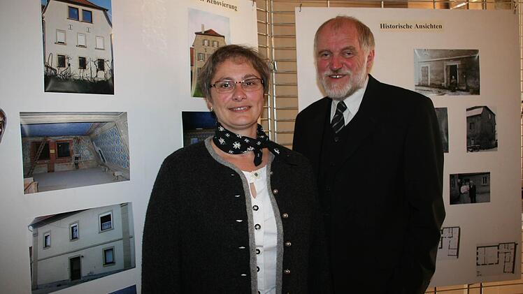 Endlich haben sie es geschafft: Hinter Michaela und Reinhard Hüßner liegen tausende Stunden harter Arbeit. Foto: Daniela Röllinger