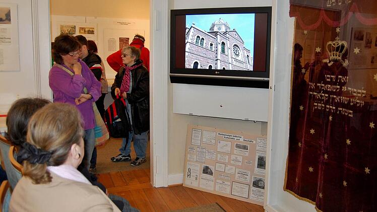 Blick in die Ausstellung "Jüdisches Leben in Bad Kissingen"