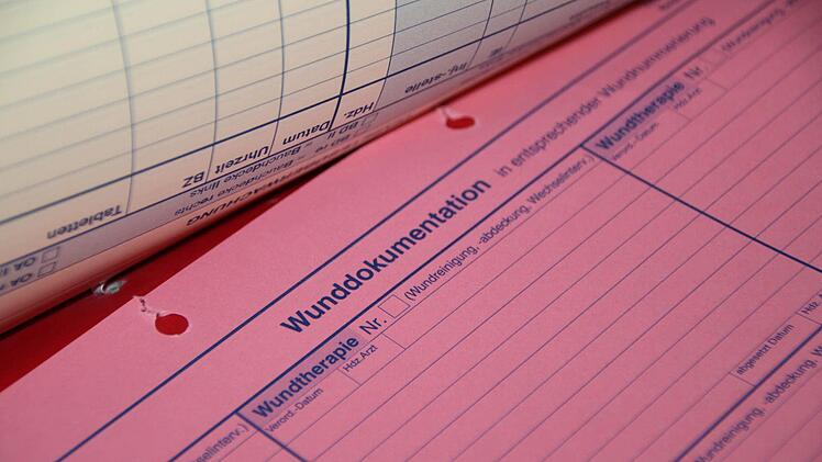 Viel bürokratischer Aufwand ist mit der Pflege verbunden. Foto: Ulrike Müller