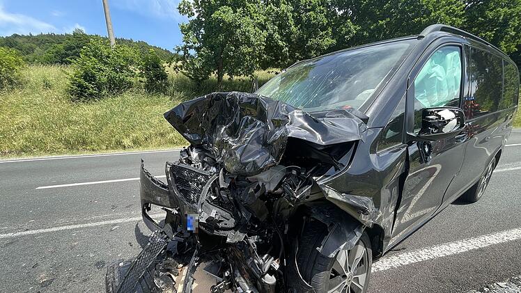 Bad Berneck: Frontalzusammenstoß auf B303