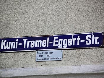 Soll die Straße umbenannt werden, weil die Burgkunstadter Autorin antisemitische Hetze in einigen ihrer Bücher betrieb? Archivbild: Matthias Einwag