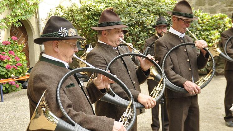 Die Parforcehorngruppe des Jägervereins Bad Kissingen. Foto: Peter Klopf