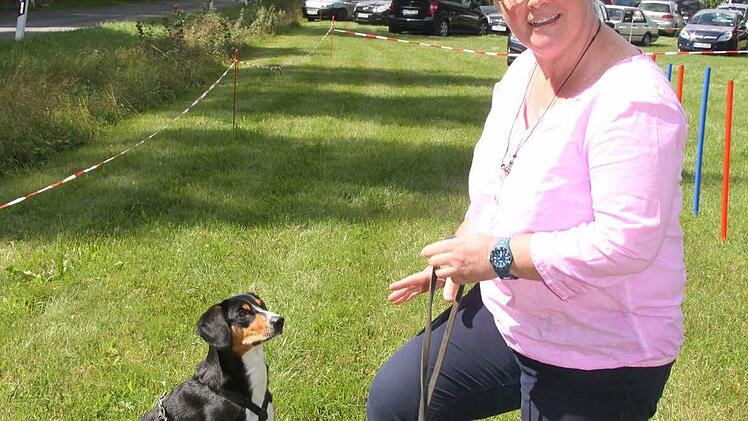 Silke Kuczius ging bei der Zamperlshow mit dem Entlebucher Sennenhund Franzi an den Start.