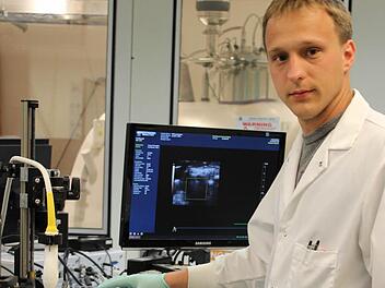 Ferdinand Knieling im Labor in Stanford. Auch in Deutschland wird der junge Mann nach seiner Zeit an der Kinder- und Jugendklinik weiter in der Forschung arbeiten. Foto: privat