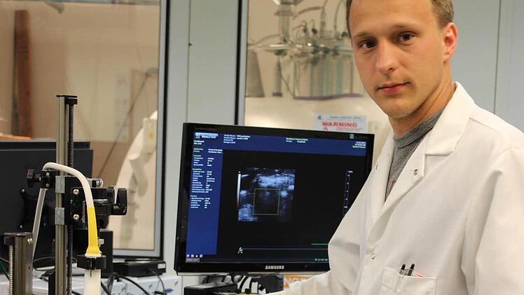 Ferdinand Knieling im Labor in Stanford. Auch in Deutschland wird der junge Mann nach seiner Zeit an der Kinder- und Jugendklinik weiter in der Forschung arbeiten. Foto: privat