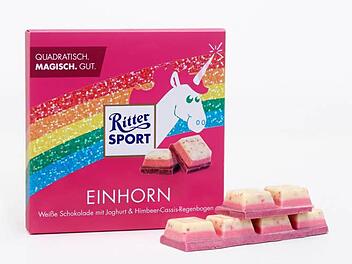 Die Einhorn-Schokolade des Herstellers Ritter Sport (undatierte Aufnahme). Seinen typischen Slogan &auml;nderte das Unternehmen aus Waldenbuch dazu in &laquo;Quadratisch, magisch, gut.&raquo; Foto:&nbsp;Ritter Sport/dpa