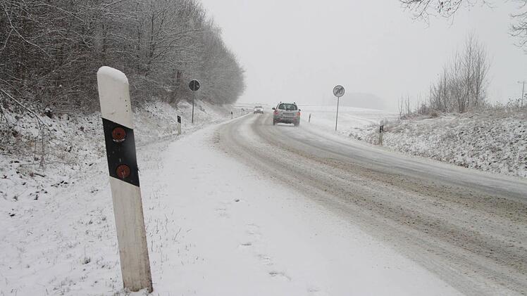 Nicht nur im Kulmbacher Oberland waren die Straßen schneebedeckt. Fotos: Jakob Weber