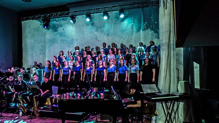 Die Konzerte von Hochschulchor und Hochschul-Bigband zum "Campus.Open Design" finden in diesem Jahr erstmals in der Aula statt und bieten ein vielfältiges Programm zum Thema "Elemente".Foto: Jochen Berger