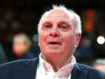 Uli Hoene&szlig; hofft, dass es noch mal ein Ex-Spieler an die Spitze des FC Bayern M&uuml;nchen schafft, ist aber zunehmend skeptisch.