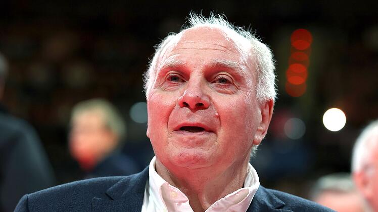 Uli Hoeneß hofft, dass es noch mal ein Ex-Spieler an die Spitze des FC Bayern München schafft, ist aber zunehmend skeptisch.
