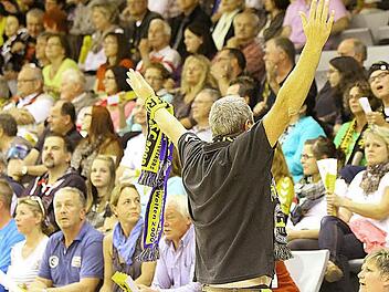 Am Samstagabend wird die HUK-Coburg-Arena erstmals voll sein. Zum Schlagerspiel gegen Rimpar werden 3500 Zuschauer erwartet. Foto: Archiv
