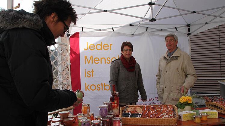 Frühlingsmarkt im Seniorenheim Haus Waldenfels in Bad Brückenau: Das Dominikus-Ringeisen-Werk präsentiert sich. Foto: Ulrike Müller