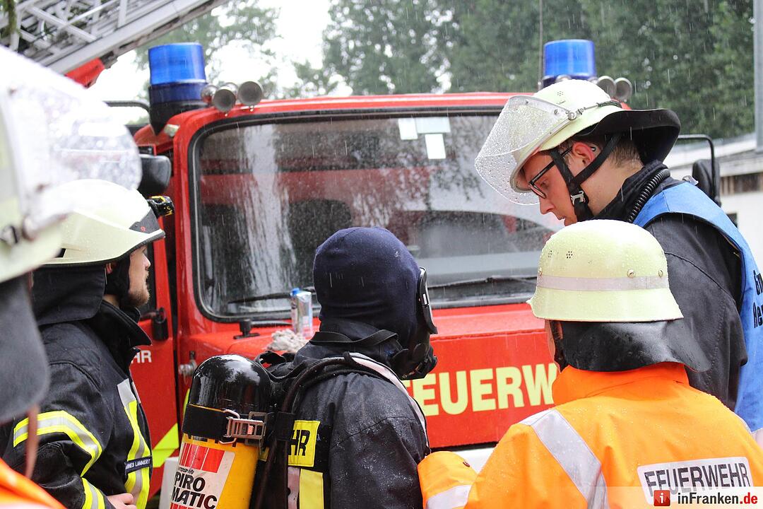 Lagerhalle in Hersbruck vollstaendig ausgebrannt
