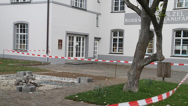 Aktuell wird der Außenbereich des Deutschen Korbmuseums in Angriff genommen.    Foto: Gerda Völk