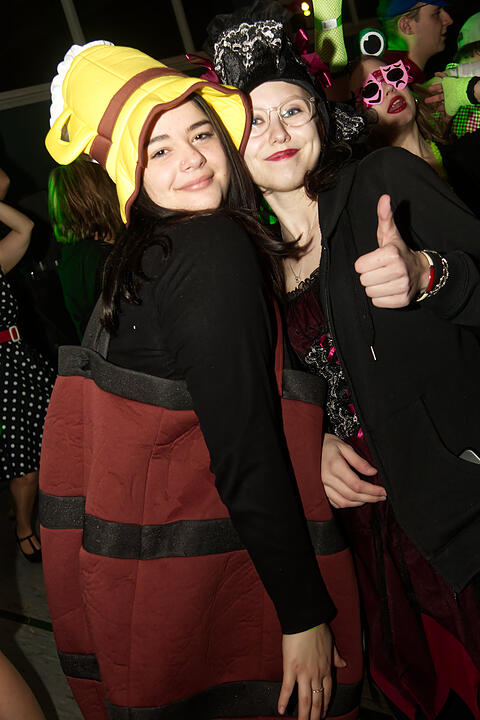 Fasching pur in der Grundschulturnhalle