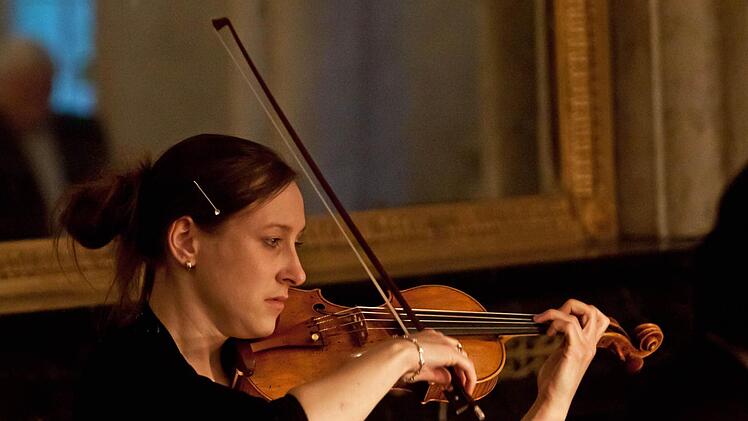 Michaela Reichel Silva als Gast an der 2. Violine.Foto: Jochen Berger