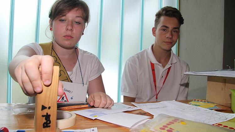 Ohne Kommunikation ist eine Stadt nichts - Melissa Freimann (13) und Nils Kratzel (169 sind die Post.