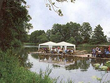 Idylle auf dem Main: Die Floßfahrten sind zu einer touristischen Attraktion geworden. Einige Touren waren allerdings auch schon Anlass für Beschwerden von Anwohnern. Archivbild: Verkehrsamt Lichtenfels