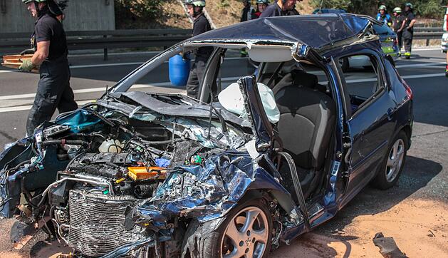 A73 in Nürnberg: Geisterfahrer stößt frontal mit Reisebus zusammen