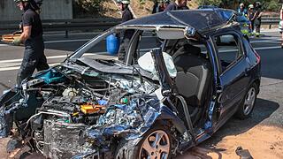 A73 in Nürnberg: Geisterfahrer stößt frontal mit Reisebus zusammen