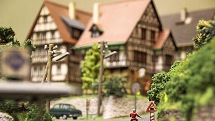 Fachwerkidylle am Rand der Schienen. Diana Fuchs