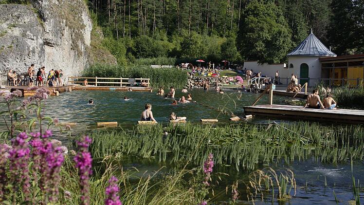 Das Felsenbad Pottenstein begeistert mit seinem Ambiente aus Natur und Jugendstil. Foto: Mathias Orgeldinger