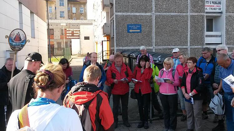 Pater Richard-Maria Polak schilderte in der Egerer Halkovastraße die Sorgen und Nöte der dortigen Bewohner. Foto: privat