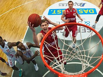 Ob mit viel Energie zum Korb oder mit sicher verwandelten Dreiern - Patrick Heckmann war immer zur Stelle, wenn die Bamberger Punkte brauchten. Fotos: Christian Becker
