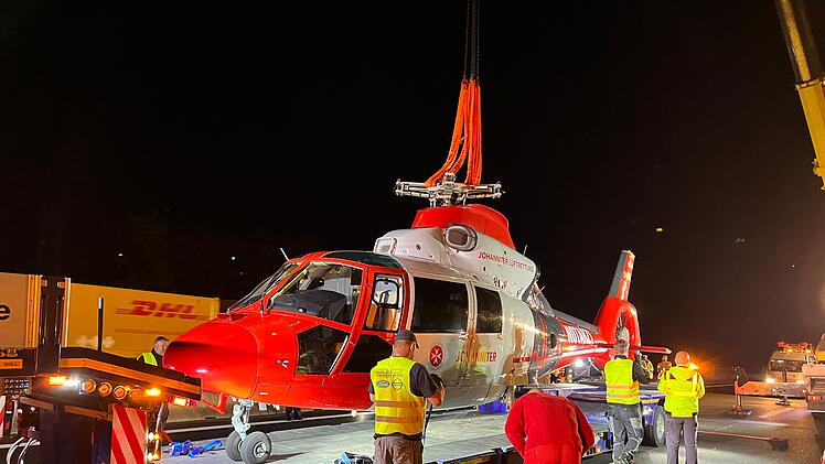 Nach t&ouml;dlichem Verkehrsunfall auf Autobahn: Rettungswagen besch&auml;digt Rotor vom Rettungshubschrauber