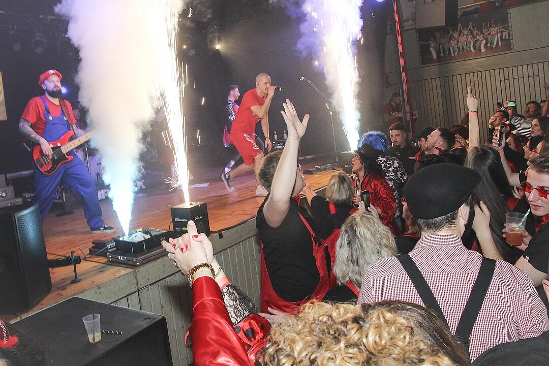 Faschingsparty vom Feinsten in der Stadthalle Stadtsteinach.